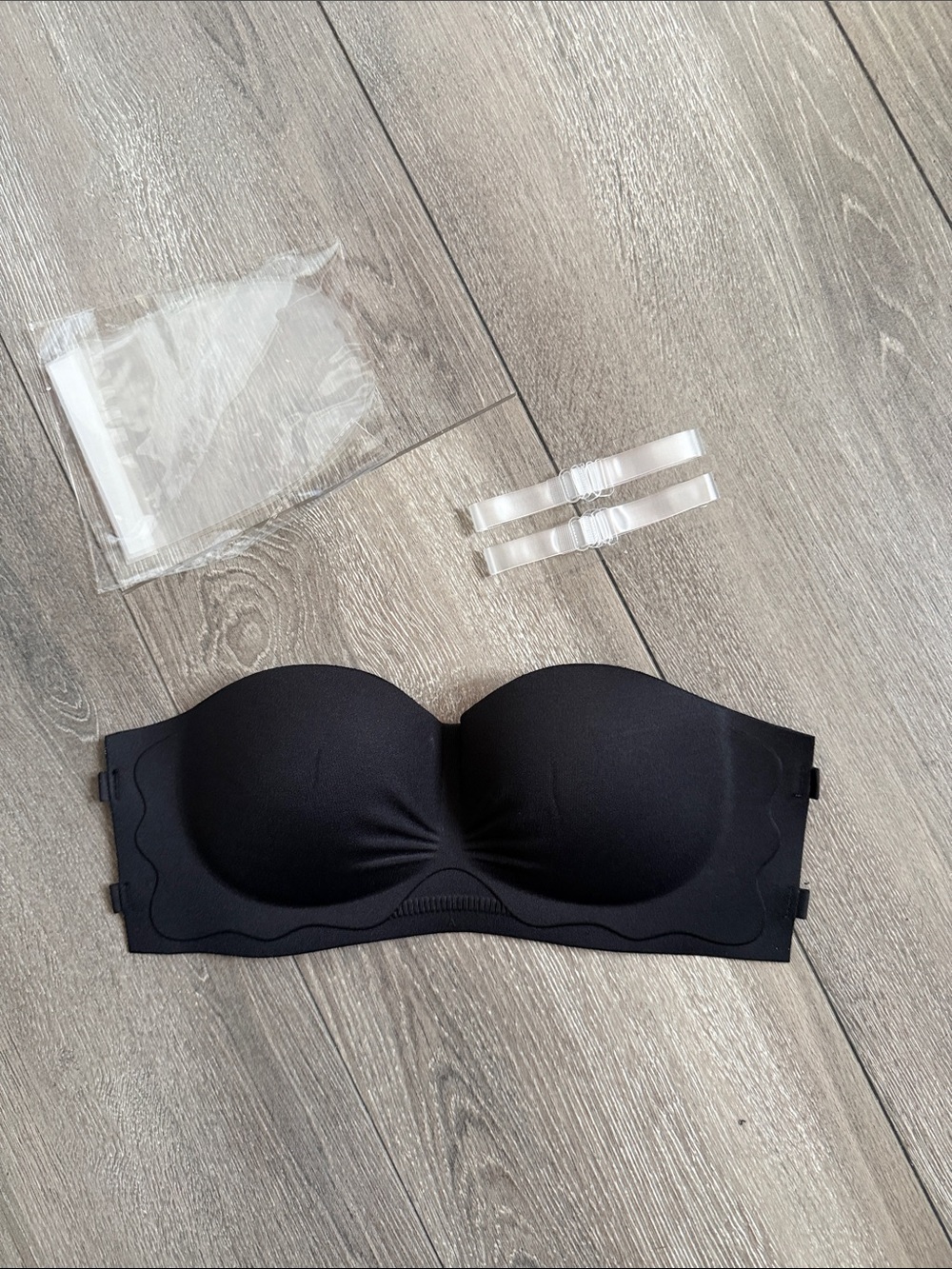 Seamless Strapless Black Push-Up Bra